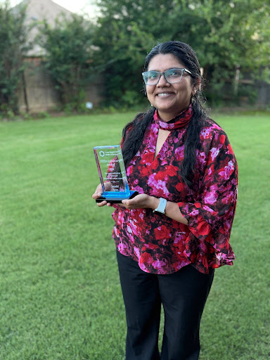 Dr. Janaki Iyer with the STEM Luminary Award