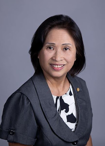 Dr. Julia Kwok 
