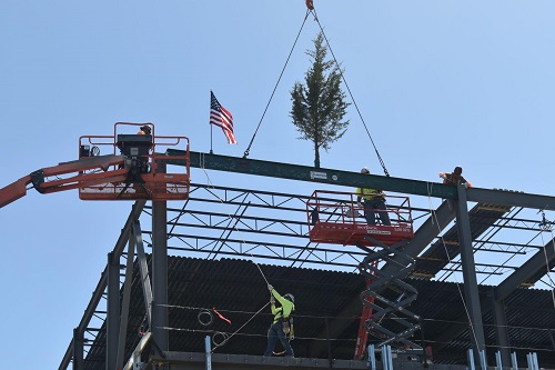 The final beam being placed.