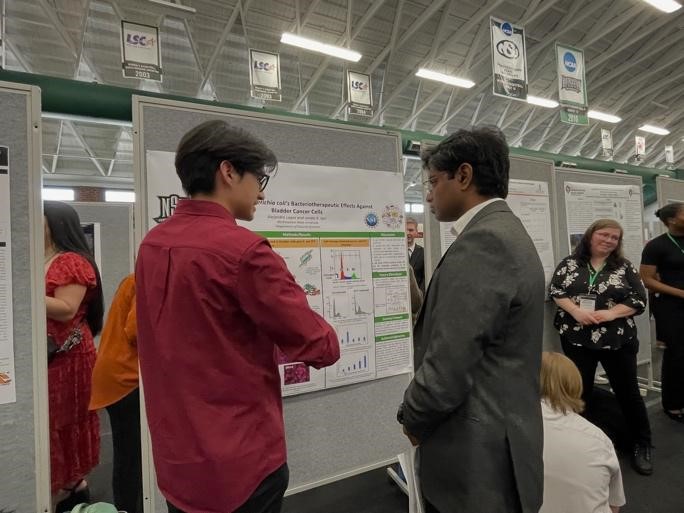 Alejandro Lopez presented his research conducted in Dr. Janaki Iyer’s laboratory at Oklahoma Research Day. 