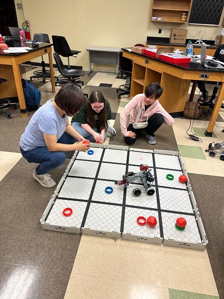 Dr. Weihuan Zhao with participants from the Robotics for Young Scientists and Engineers Summer Academy.