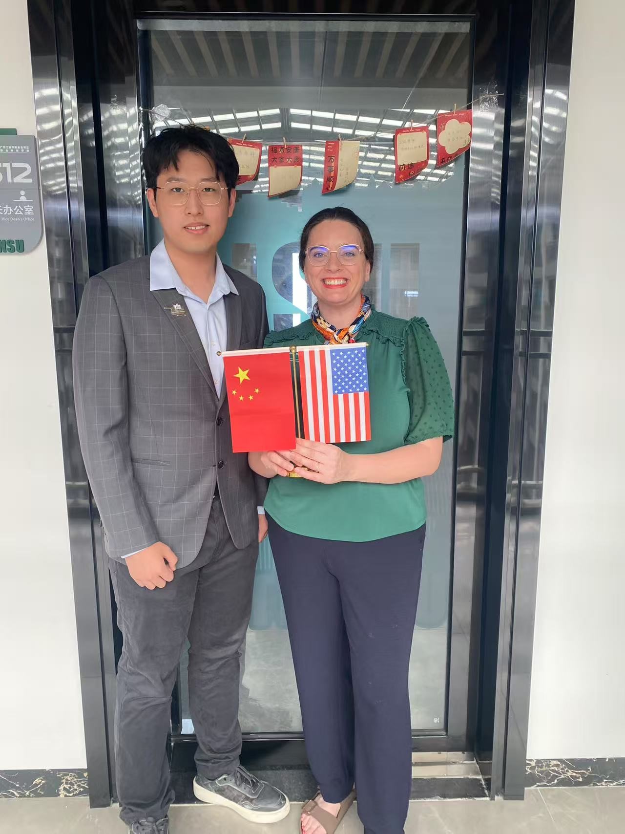 Student Bai Lige and Dr. Megan Weinkauf