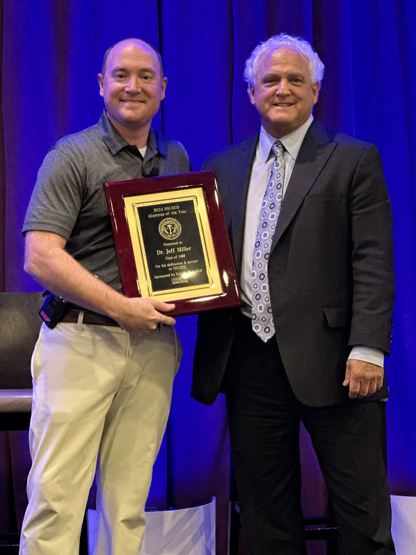 Dr. Jeff Miller (R) receiving his award from NSUOCO Dean, Dr. Nate Lighthizer (L).