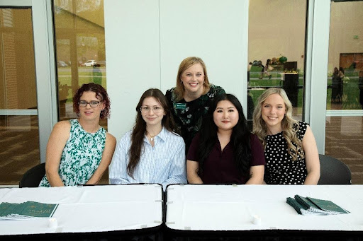 Instructor Jennifer Nichols and Experiential Learning Course Students Alysia Lor, Katrina Schmitt, Emlyn Mouse, Zoe Zimmerman