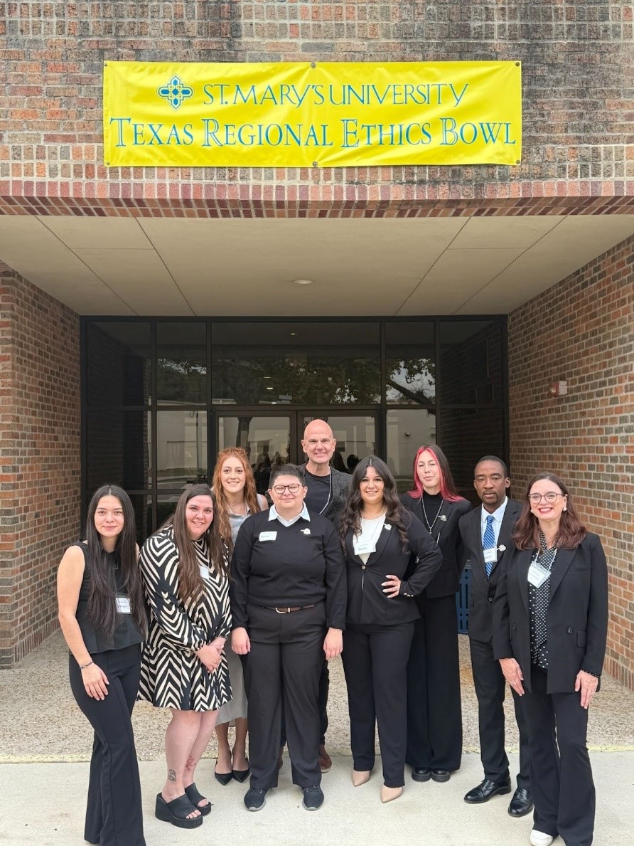 Left to Right: Ashtynn Torres, Jo Miller, Briana Merchant, Reese Lipe, Dr. Edward Lunney, Gabriela Luna, Sam Lopez, Abraham Adedokun, Dr. Megan Weinkauf
