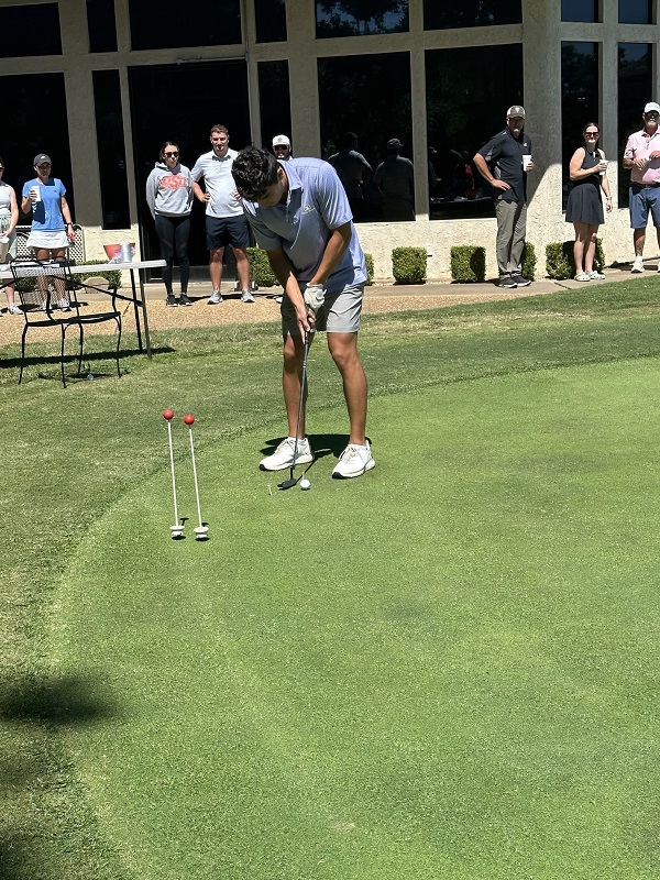 Alex Flores, putting contest winner.